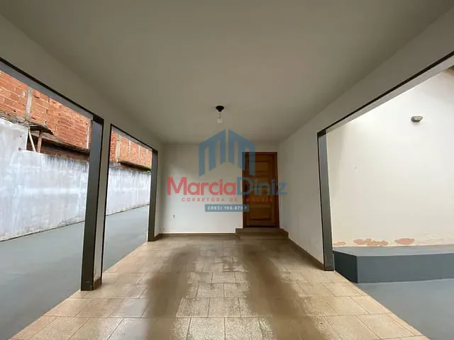 Casa com 350m² 3 quartos e 1 banheiro, à venda, no bairro Alto Da Estação em Ituverava