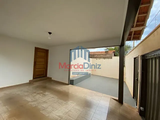 Casa com 350m² 3 quartos e 1 banheiro, à venda, no bairro Alto Da Estação em Ituverava