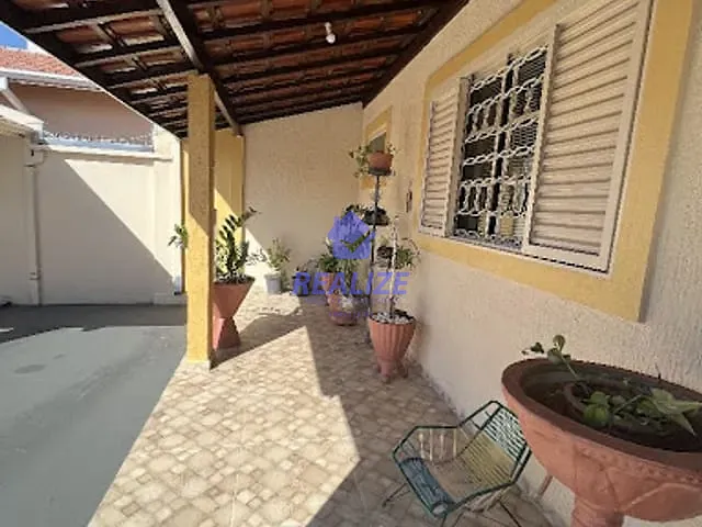 Casa com 400m² 3 quartos e 3 banheiros, à venda, no bairro Vila Nossa Senhora de Fátima em Botucatu