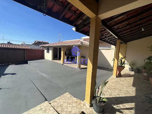 Casa com 400m² 3 quartos e 3 banheiros, à venda, no bairro Vila Nossa Senhora de Fátima em Botucatu