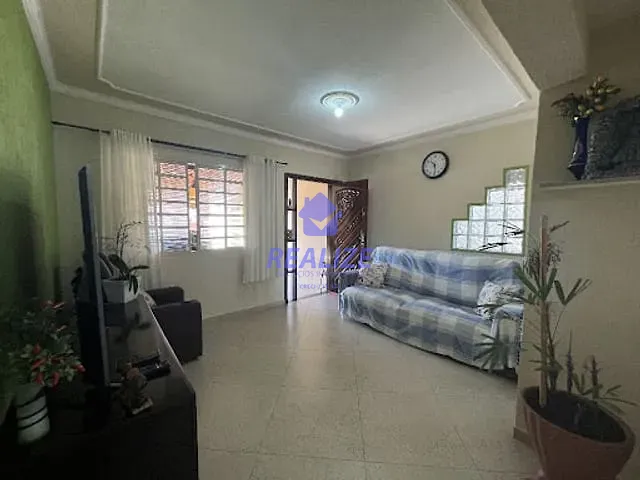 Casa com 400m² 3 quartos e 3 banheiros, à venda, no bairro Vila Nossa Senhora de Fátima em Botucatu