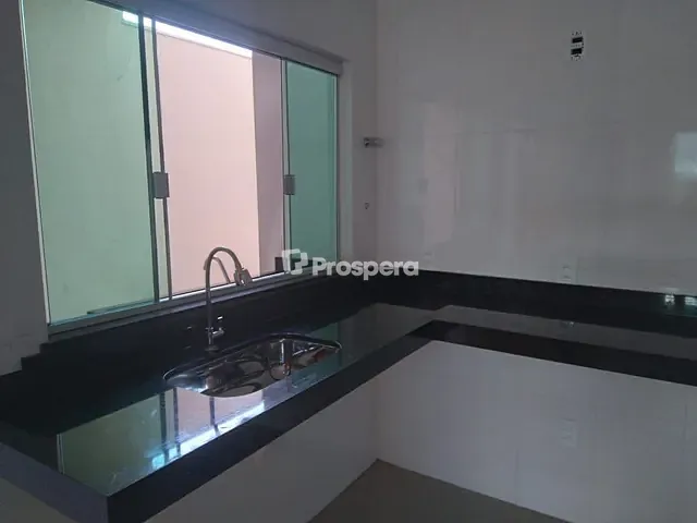 Casa com 150m² 3 quartos e 2 banheiros, à venda, no bairro Residencial Flor do Cerrado em Anápolis