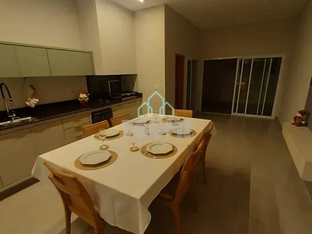 Casa com 250m² 3 quartos e 5 banheiros, à venda, no bairro Parque Sao Luis em Taubaté