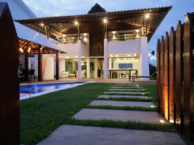 Foto do Casa - Casa à venda com 450m², 5 suítes, piscina com hidromassagem, gazebo, 2 varandas, beira a mar, Porto de Galinhas, Ipojuca, PE. | Tânia Macêdo Imóveis
