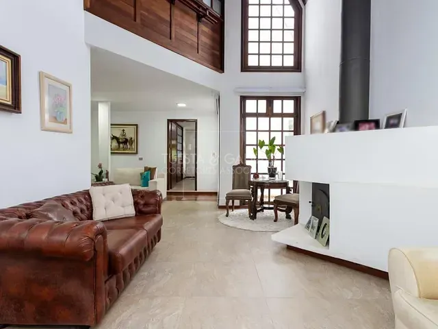 Casa com 600m² 4 quartos e 6 banheiros, à venda, no bairro Vista Alegre em Curitiba