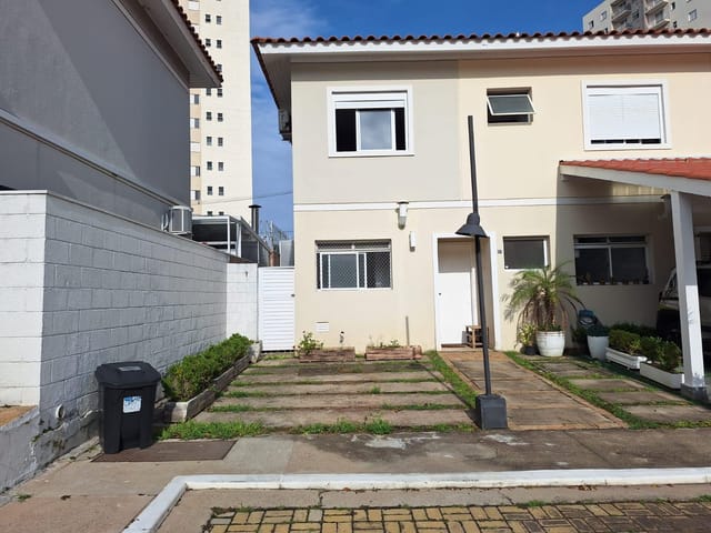 Casa 2 quartos e 3 banheiros, à venda, no bairro Botujuru em Mogi das Cruzes