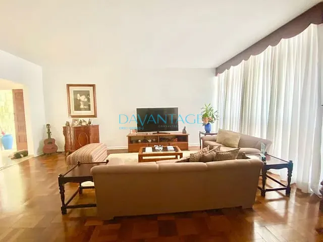 Casa com 550m² 4 quartos e 4 banheiros, à venda, no bairro Vila Madalena em São Paulo