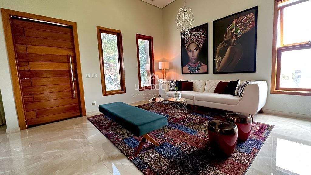 Casa à venda com 3 quartos, 800m² - Foto 1