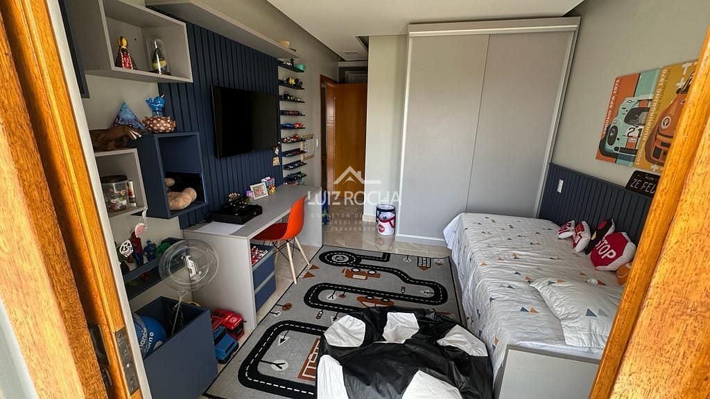 Casa à venda com 3 quartos, 800m² - Foto 4