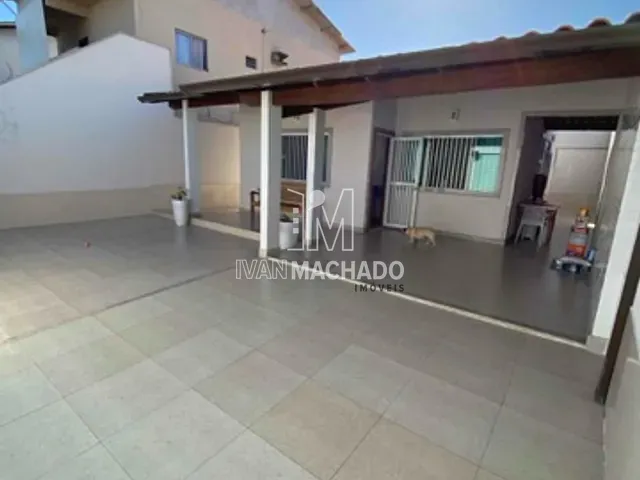 Casa com 200m² 3 quartos e 2 banheiros, à venda, no bairro Morada de Laranjeiras em Serra