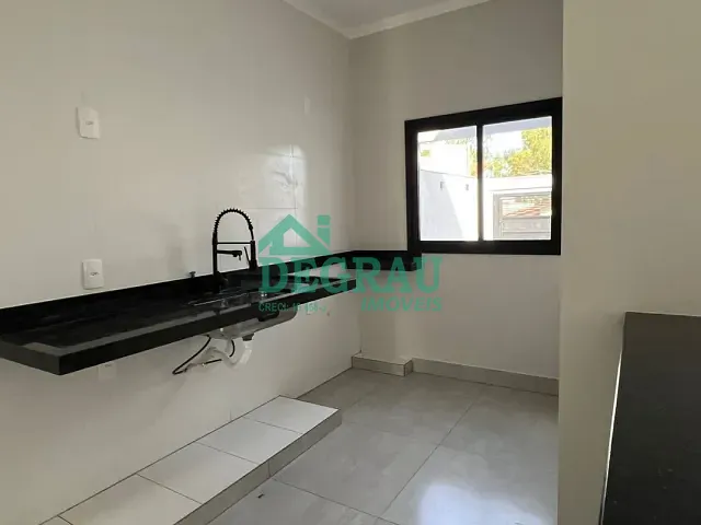 Casa com 180m² 3 quartos e 2 banheiros, à venda, no bairro Jardim Beija-Flor em Itapeva