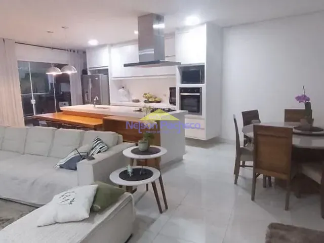 Casa com 164m² 5 quartos e 2 banheiros, à venda, no bairro Centro em Capivari