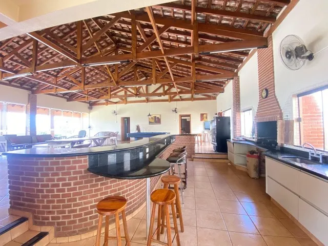 Casa com 2600m² 2 quartos e 3 banheiros, à venda, no bairro Estância Bom Tempo em Londrina