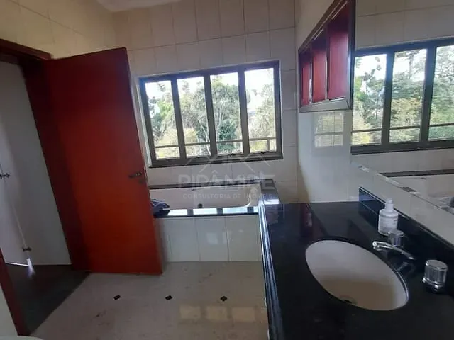 Casa com 9200m² 4 quartos e 2 banheiros, à venda, no bairro Chácaras Poços de Caldas em Poços de Caldas