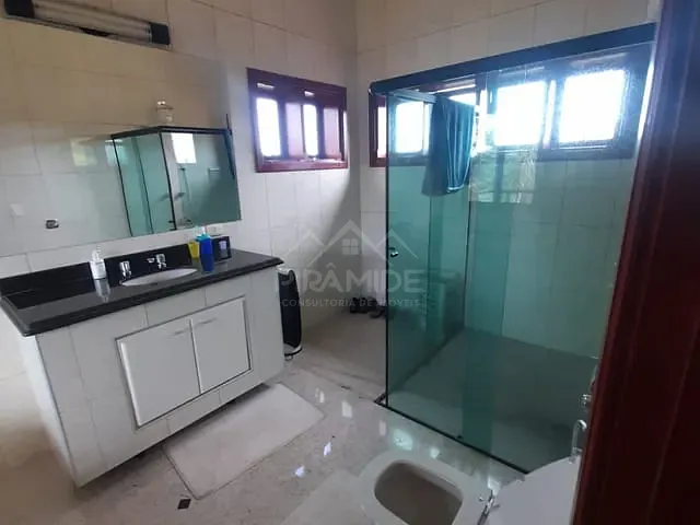 Casa com 9200m² 4 quartos e 2 banheiros, à venda, no bairro Chácaras Poços de Caldas em Poços de Caldas