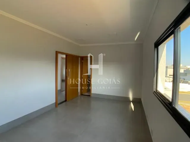 Casa com 312m² 3 quartos e 4 banheiros, à venda, no bairro Jardim Cristal em Aparecida de Goiânia