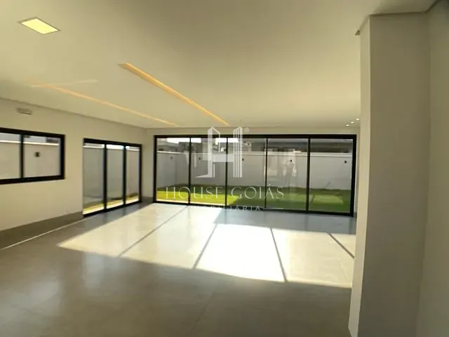 Casa com 312m² 3 quartos e 4 banheiros, à venda, no bairro Jardim Cristal em Aparecida de Goiânia