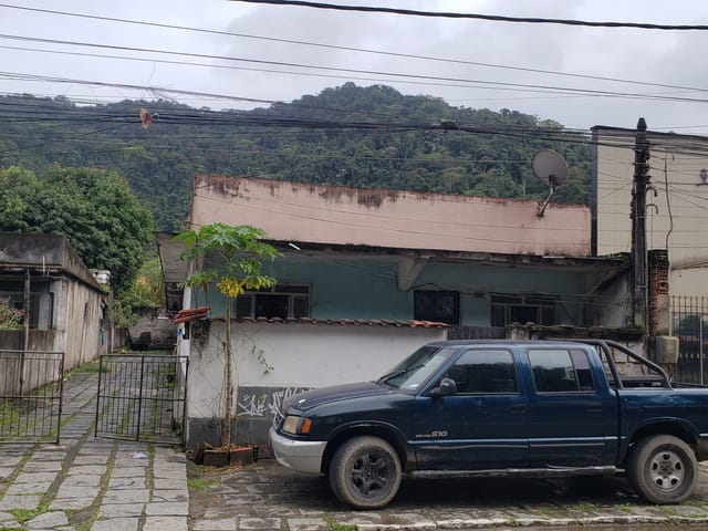 Foto do Village - Vila à Venda, composta de 4 casas, ótima localização, uma casa com 2 quartos e 3 casas com 1 quarto, no centro de Parada Modelo, Guapimirim, RJ | Sansil Imóveis