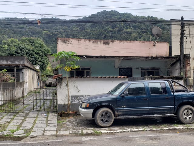 Foto do Village - Vila à Venda, composta de 4 casas, ótima localização, uma casa com 2 quartos e 3 casas com 1 quarto, no centro de Parada Modelo, Guapimirim, RJ | Sansil Imóveis