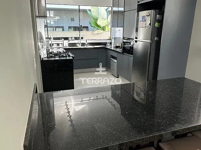 Casa com 431m² 3 quartos e 4 banheiros, à venda, no bairro Casa de Pedra em Volta Redonda