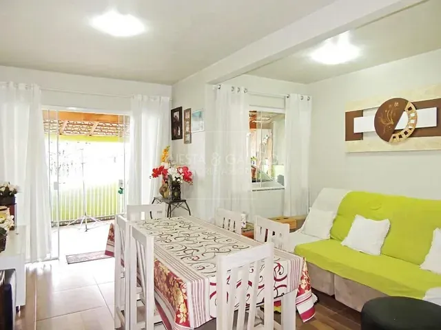Casa com 110m² 2 quartos e 1 banheiro, à venda, no bairro Rio Verde em Colombo