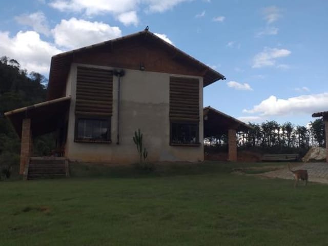 Casa com 6980m² 3 quartos e 3 banheiros, à venda, no bairro Barão do Retiro em Juiz de Fora