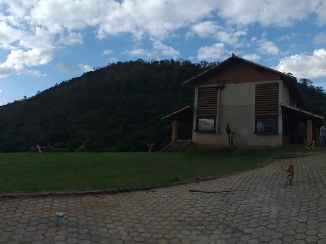 Casa com 6980m² 3 quartos e 3 banheiros, à venda, no bairro Barão do Retiro em Juiz de Fora