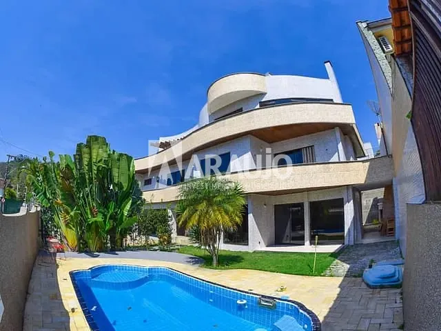 Casa com 498m² 6 quartos e 5 banheiros, à venda, no bairro Cabeçudas em Itajaí