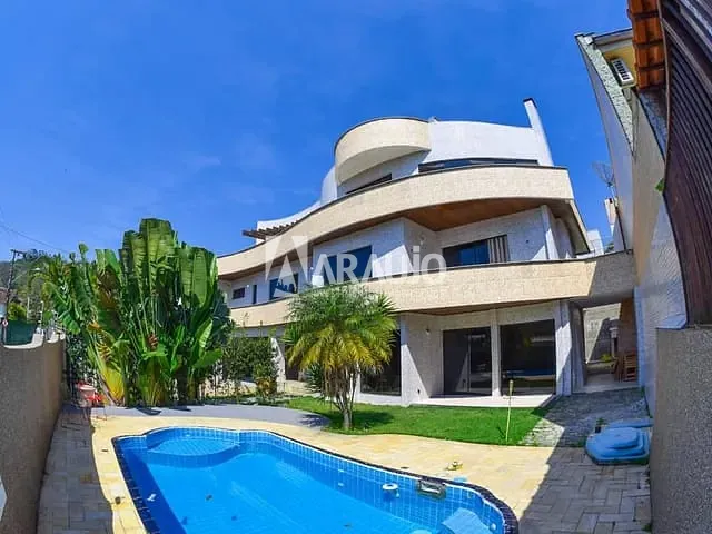 Casa com 498m² 6 quartos e 5 banheiros, à venda, no bairro Cabeçudas em Itajaí