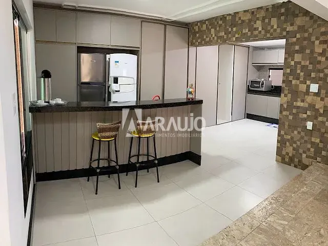 Casa com 498m² 6 quartos e 5 banheiros, à venda, no bairro Cabeçudas em Itajaí