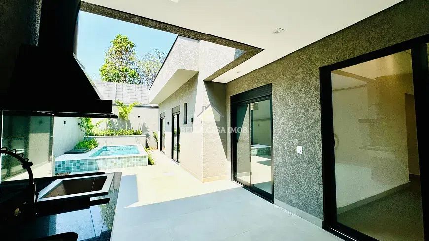 Casa à venda com 3 quartos, 176m² - Foto 1