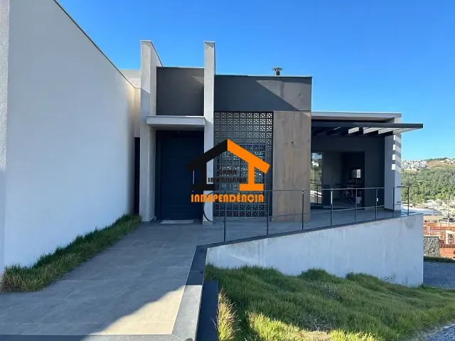 Casa com 471m² 3 quartos e 4 banheiros, à venda ou para alugar, no bairro Parque das Laranjeiras em Itatiba