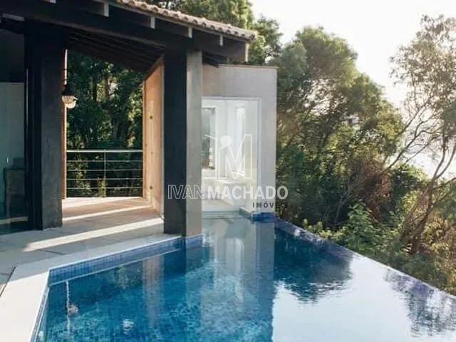 Casa com 700m² 4 quartos e 5 banheiros, à venda, no bairro Praia da Costa em Vila Velha