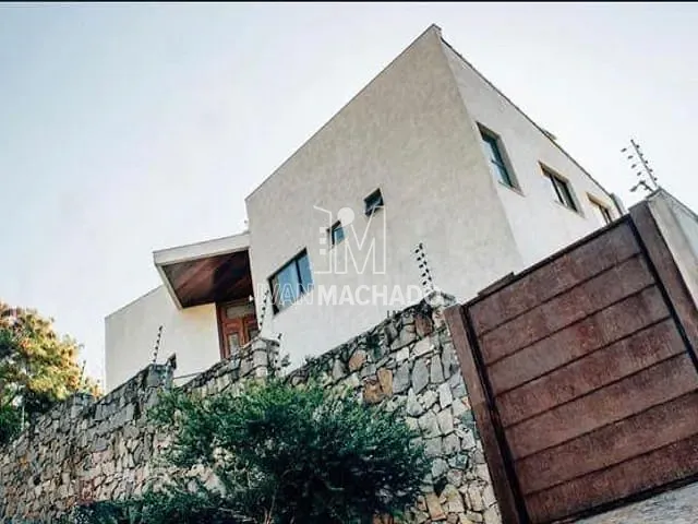 Casa com 700m² 4 quartos e 5 banheiros, à venda, no bairro Praia da Costa em Vila Velha