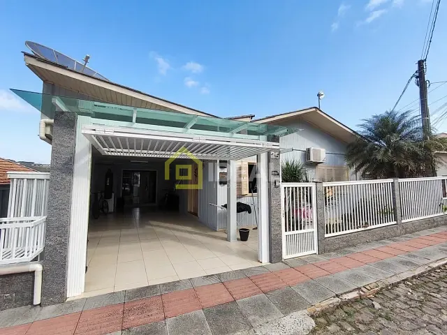 Casa com 210m² 5 quartos e 3 banheiros, à venda, no bairro Industriários em Concórdia