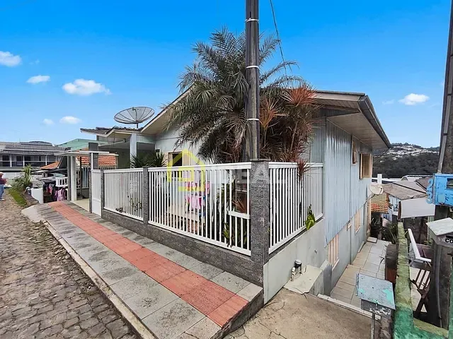 Casa com 210m² 5 quartos e 3 banheiros, à venda, no bairro Industriários em Concórdia