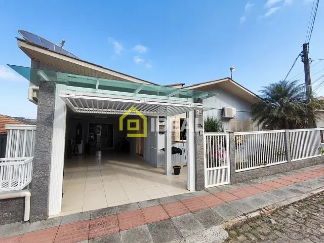 Casa com 210m² 5 quartos e 3 banheiros, à venda, no bairro Industriários em Concórdia