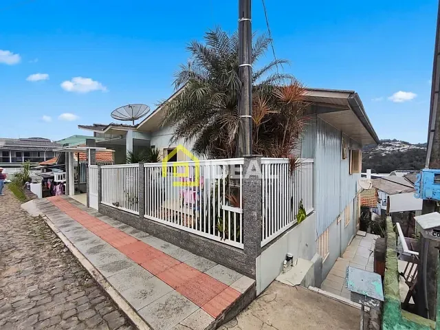 Casa com 210m² 5 quartos e 3 banheiros, à venda, no bairro Industriários em Concórdia