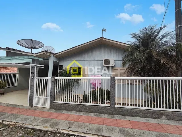 Casa com 210m² 5 quartos e 3 banheiros, à venda, no bairro Industriários em Concórdia