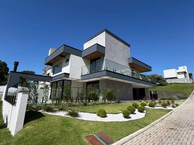 Casa com 449m² 4 quartos e 5 banheiros, à venda, no bairro Ingleses do Rio Vermelho em Florianópolis