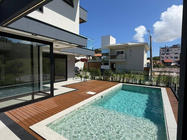 Casa com 449m² 4 quartos e 5 banheiros, à venda, no bairro Ingleses do Rio Vermelho em Florianópolis