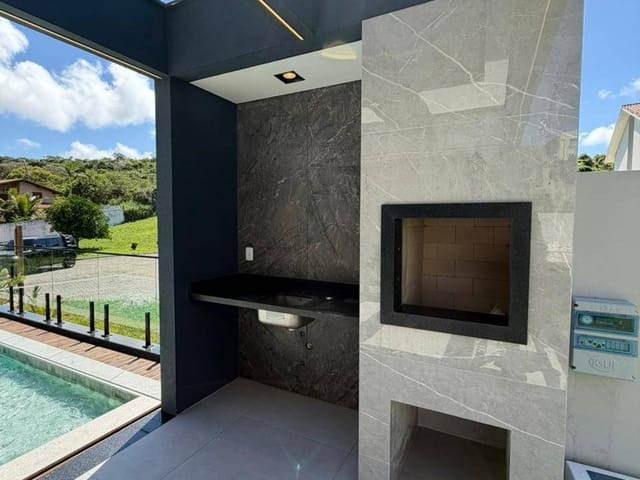 Casa com 449m² 4 quartos e 5 banheiros, à venda, no bairro Ingleses do Rio Vermelho em Florianópolis