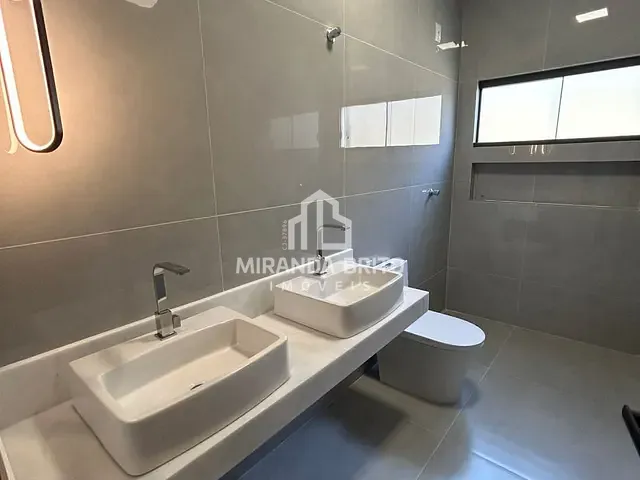 Casa 3 quartos e 4 banheiros, à venda, no bairro Cardoso em Aparecida de Goiânia