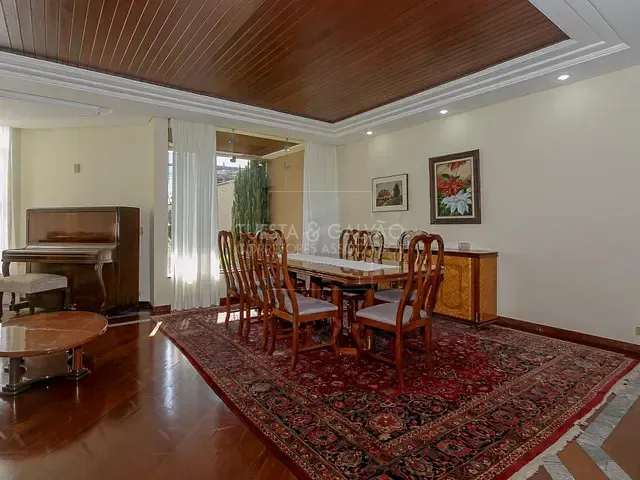 Casa com 603m² 6 quartos e 6 banheiros, à venda, no bairro Campina do Siqueira em Curitiba