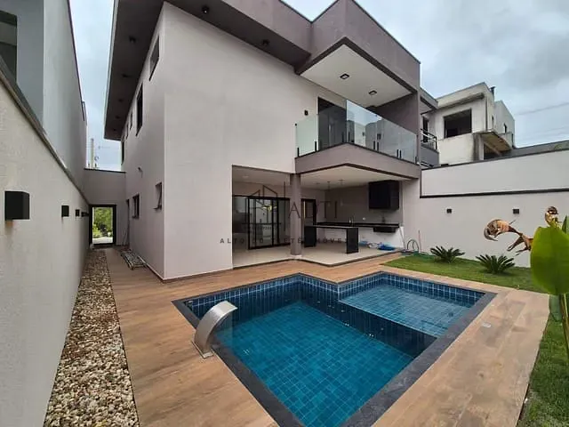 Casa com 250m² 3 quartos e 4 banheiros, à venda, no bairro Cézar de Souza em Mogi das Cruzes