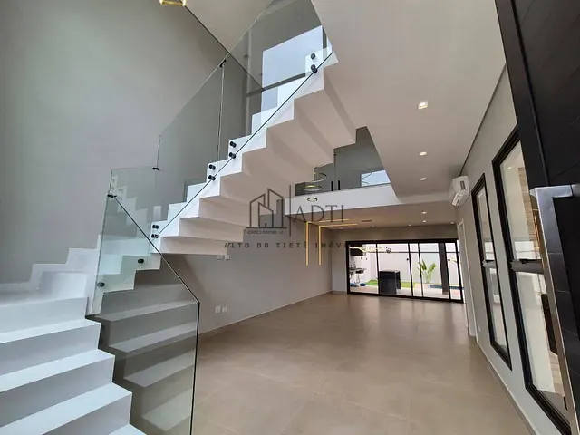 Casa com 250m² 3 quartos e 4 banheiros, à venda, no bairro Cézar de Souza em Mogi das Cruzes