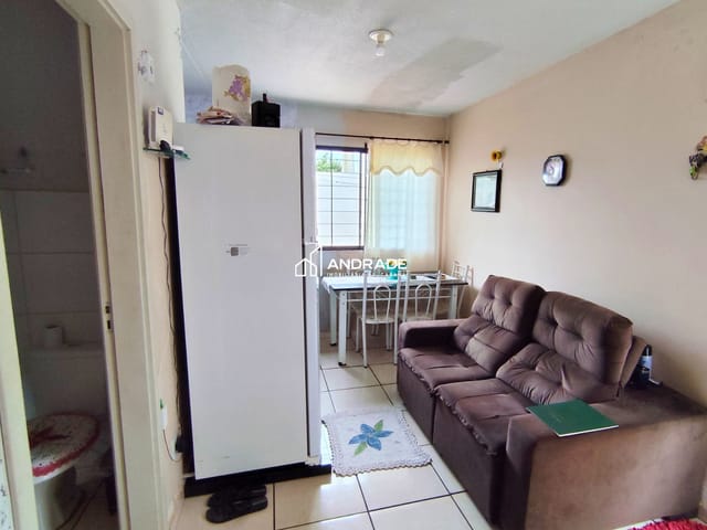 Casa 2 quartos e 1 banheiro, à venda, no bairro Conjunto Habitacional Solo Sagrado em Apucarana