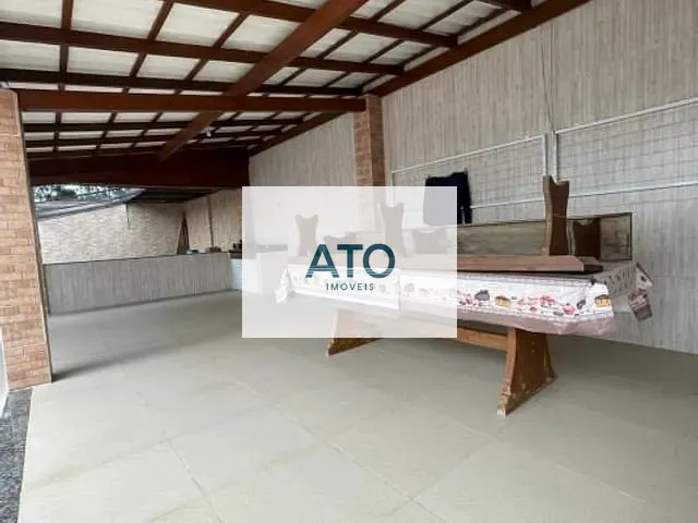 Casa com 420m² 2 quartos e 2 banheiros, à venda, no bairro Centro em Tijucas