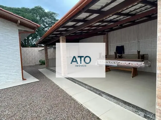 Casa com 420m² 2 quartos e 2 banheiros, à venda, no bairro Centro em Tijucas