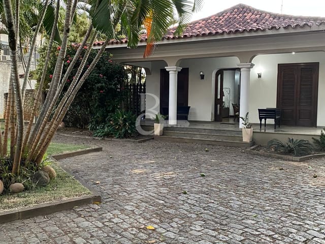 Casa com 1700m² 4 quartos e 4 banheiros, à venda, no bairro Parque Turf Club em Campos dos Goytacazes